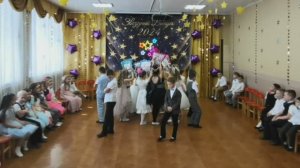 Веселый танец с подушками на выпускном "Делу время, потехе час"