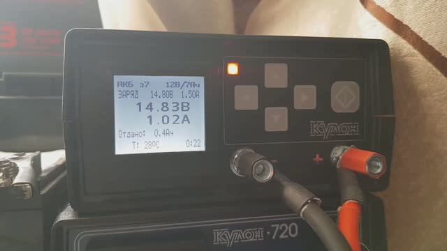 Замкнул AGM аккумулятор на КУЛОН 830. Терморозетка отключила ЗУ. АКБ перешел в терморазгон... смотреть онлайн