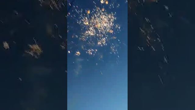 Услуга по запуску фейерверков. Фейерверк-шоу: парковый фейерверк + высотный салют смотреть онлайн