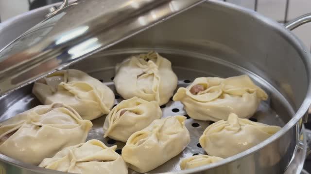 Манты по старому семейному рецепту. Вкусно и всегда получаются. Рецепт из Казахстана смотреть онлайн