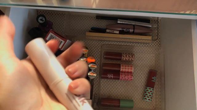 Makeup Declutter 2021 - Decluttering my small-ish makeup collection смотреть онлайн