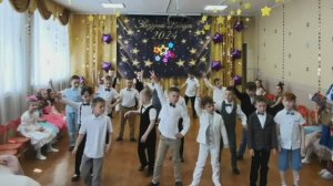 Танец мальчиков на выпускном