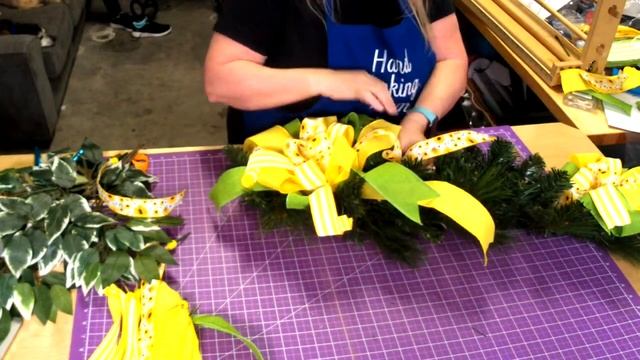 Sunflower Swag wreath| Hard Working Mom |How to| Wreath Kit смотреть онлайн