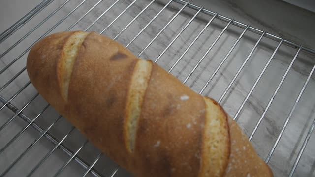 Пшеничный батон на молоке. На закваске. смотреть онлайн