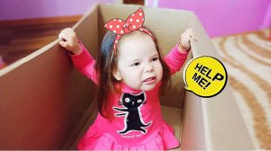 Настя покупает новые игрушки для детей. Toys sale in shop