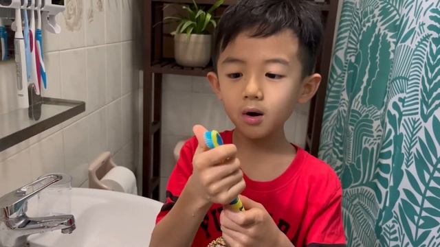 高露潔MAGIK魔法泡泡兒童互動牙刷 開箱試用 Unboxing Colgate Magik Kids Toothbrush смотреть онлайн