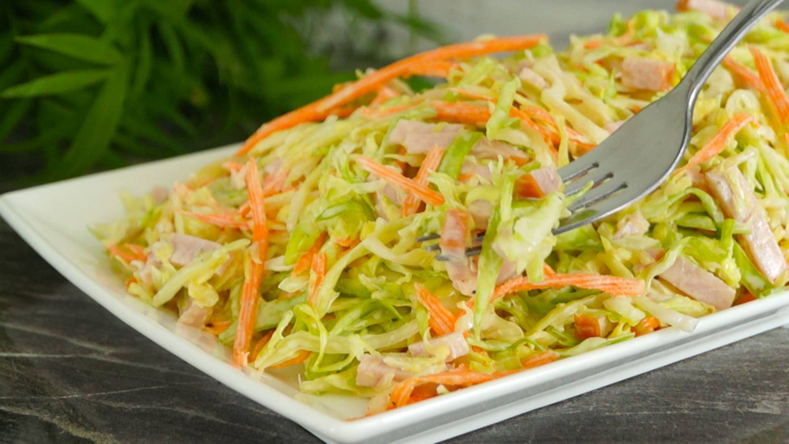 Всего три ингредиента. Салат "Белый" из молодой капусты. Очень вкусный смотреть онлайн