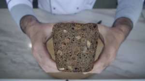 Десертный ржаной хлеб из цельнозерновой муки. На закваске.