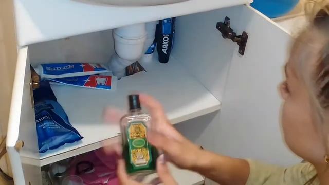 Уборка в ванной комнате у бабули (в шкафу) смотреть онлайн