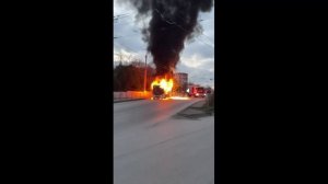В Севастополе горит автобус