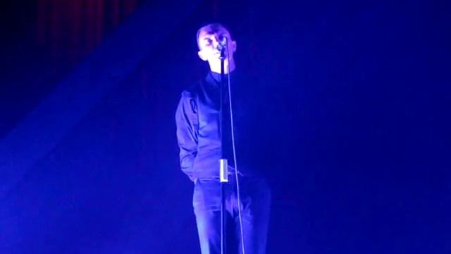 09.Hurts-Unspoken (Live Arena Riga) (04.11.13)