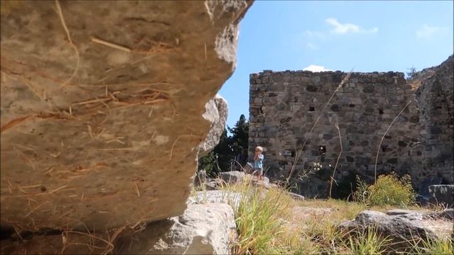 Playing Hide and Seek at the Asklepieion ruins in Kos смотреть онлайн