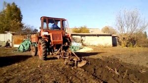 Вспашка на Т16 самодельным плугом.
