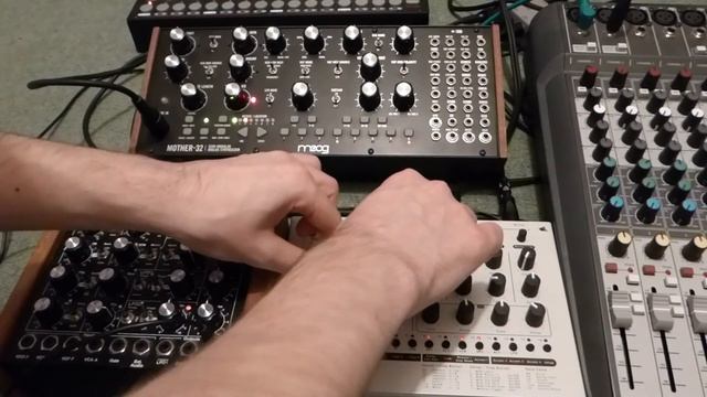 MFB Tanzmaus, Moog Mother 32 & Doepfer Dark Energy 2 смотреть онлайн