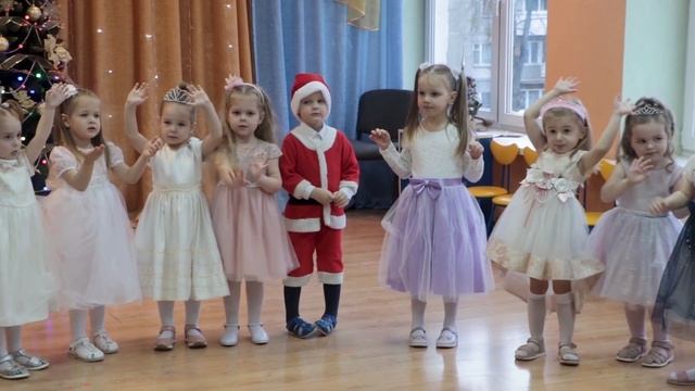 Карапузы зажигают! Песня про ёлочку | Новогодний утренник в детском саду