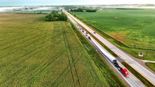 Transporting HUGE Wind Turbine Blades, near Bay City, Michigan 4K Drone смотреть онлайн