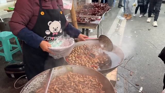 Процветающий рынок Сычуани в Китае- холодное мясо, сахарные рисунки и уличная жизнь! смотреть онлайн