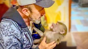 Вот это ВЕРНУЛАСЬ ДОМОЙ! Люську просто НАКРЫЛО при встрече с новыми обезьянками