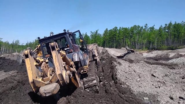 #Бульдозер #Shantui, #SD32,засел возле ПРОМП-РИБОРА,на песках,#Shantui, #SD22, выручает смотреть онлайн