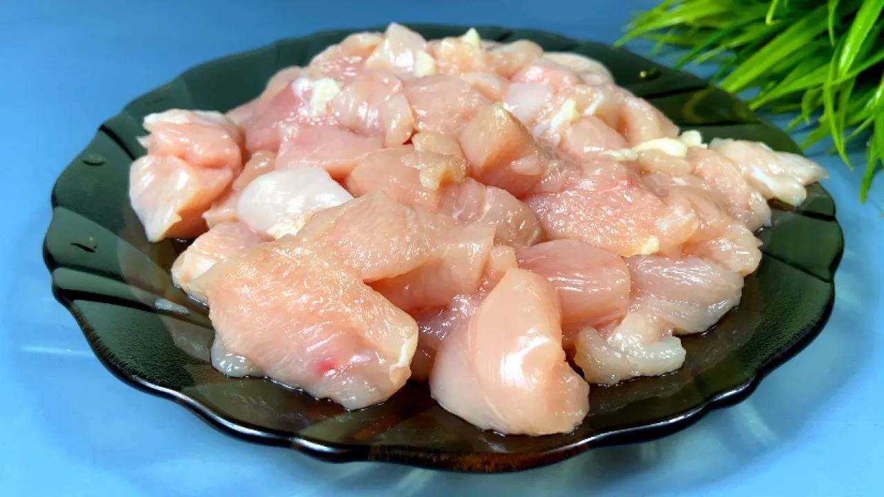 Будут просить еще и ЕЩЕ! Научилась в ДЕРЕВНЕ вкусно готовить свиные КУРИНУЮ ГРУДКУ! смотреть онлайн