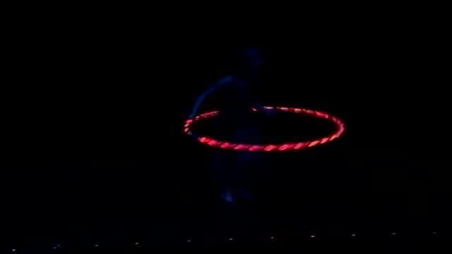 Amazing Hula Hoop Dance Routine by 7-Year-Old смотреть онлайн