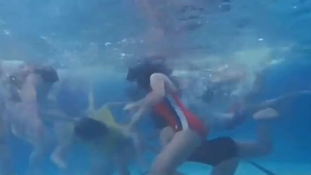 Pantsed in Pool смотреть онлайн