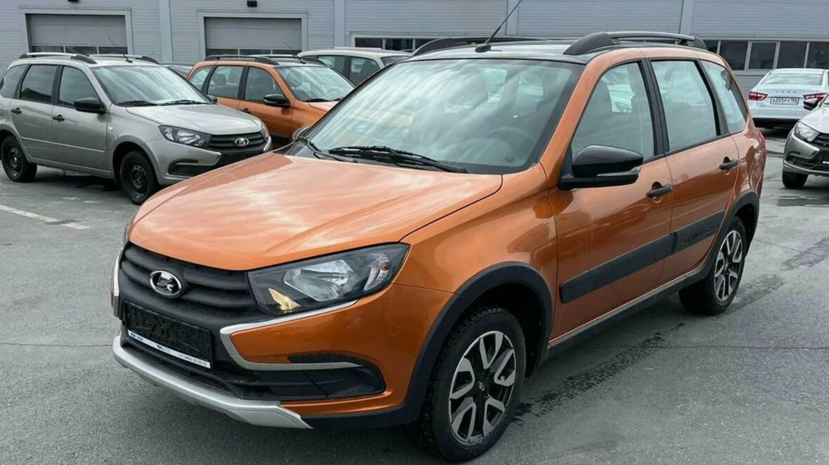 На конвейер вернули народную модель АвтоВаза: ВАЗ 21946 смотреть онлайн