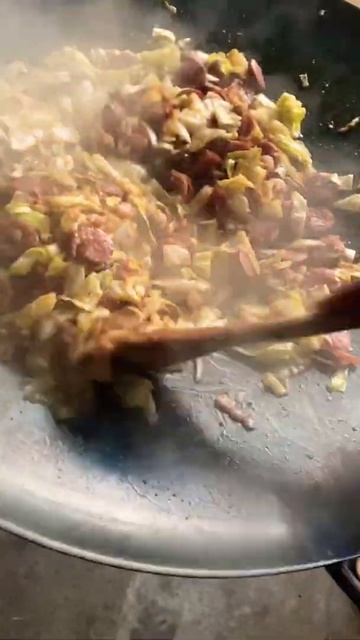 Fried cabbage and sausage on the cowboy wok смотреть онлайн