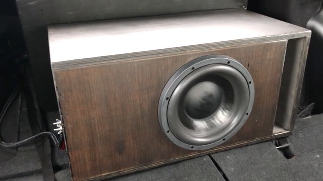 Ground Zero GZUW 10SQX subwoofer test in new enclosure on low power смотреть онлайн