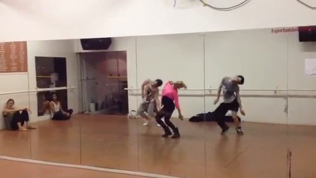 Fernanda Fiuza, Andre Torquato e Mateus Ribeiro- Your Body смотреть онлайн