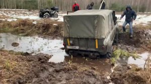 Уаз выехал  с помощью лебедки.