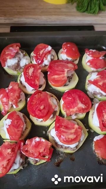 Готовим дома.Быстро и вкусно. Кабачок в духовке с фаршем😋
