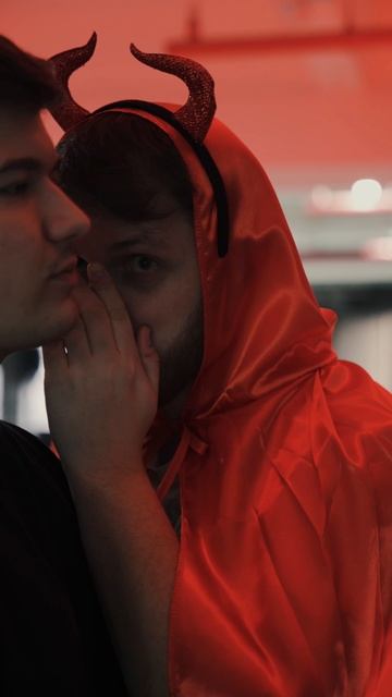 А на чьей стороне ты? 👼🏻 или 😈 смотреть онлайн