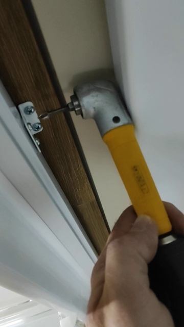 Угловая отвертка для труднодоступных мест Dewalt смотреть онлайн