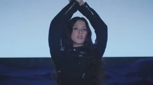 Jisoo  Earthquake  Dance Performance Video
