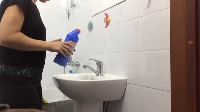 Уборка в ванне. Чистка кафеля. смотреть онлайн