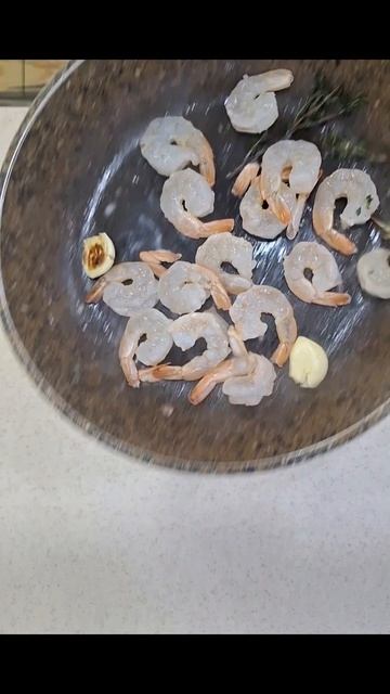 Рецепты. Брускетта с креветками на завтрак)