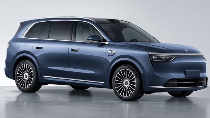 Новый Aito M8 2025 доступен в России: огромный телевизор в салоне и запас хода в 1500 км смотреть онлайн