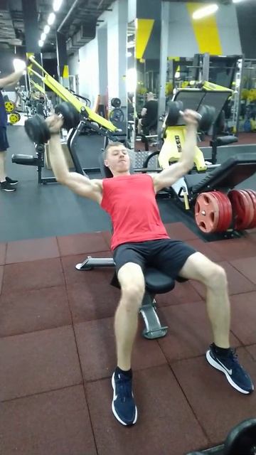 3 Разведения гантелей на наклонной скамье