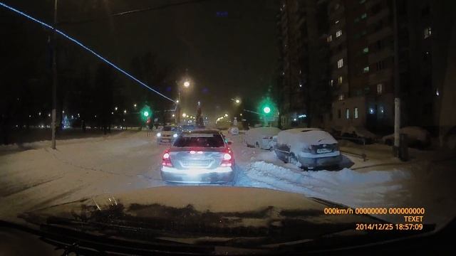 2014.12.25 много снега на дорогах смотреть онлайн