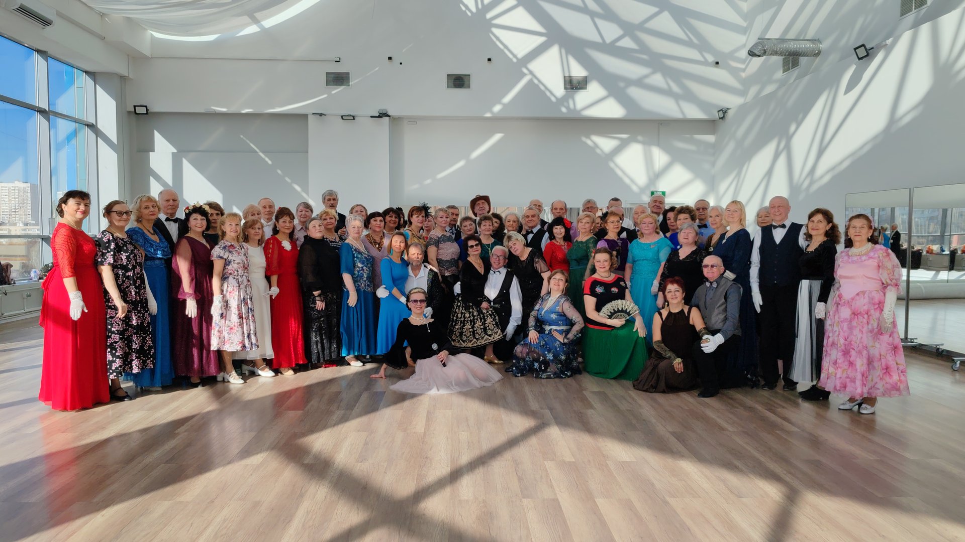 Заключительный в этом сезоне танцевальный вечер на Пражской 22.03.25г смотреть онлайн