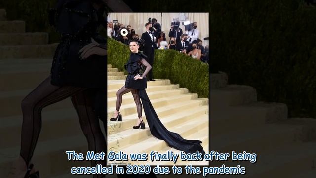 Met Gala 2021: Maisie Williams sports HORNS and a quirky black cape designed by her boyfriend33 987 смотреть онлайн