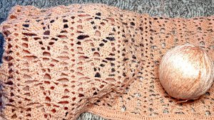 Топ крючком. Вяжем кокетку.