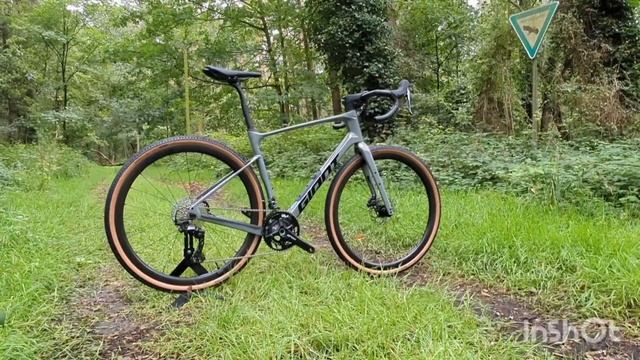 The Brand New GIANT Revolt Advanced 2025  Gravelbike