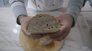 Хлеб "Столовый" на закваске. Пшеничный подовый хлеб с цельнозерновой мукой.