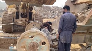 Строительство, дробление щебёнки