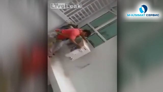 Китаец опасно устанавливает кондиционер. Не повторять!