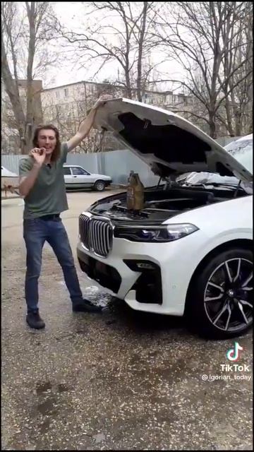 Вот так закрывается,капот на разных машинах😂😅😆🤣 смотреть онлайн