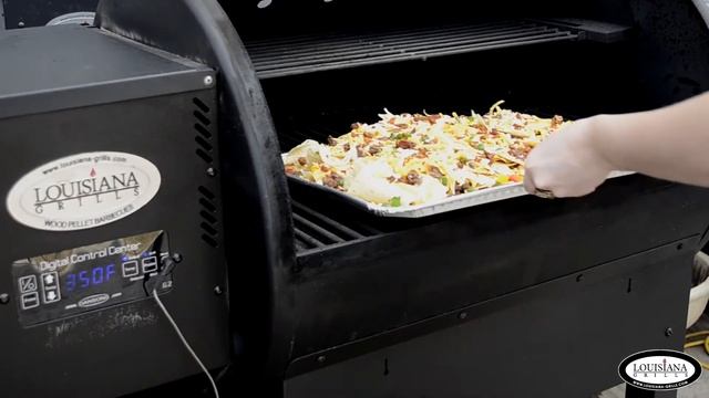 Loaded Smokey Nachos - Louisiana Grills смотреть онлайн