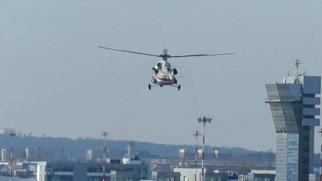 Вертолет Ми-8МТ МЧС России, взлет и посадка в аэропорту смотреть онлайн